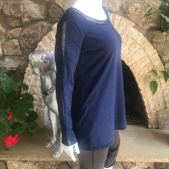 Soft Surroundings Long Sleeve Perforated Scoop Neck Blue Top Women's Size Small - Picture 2 of 6